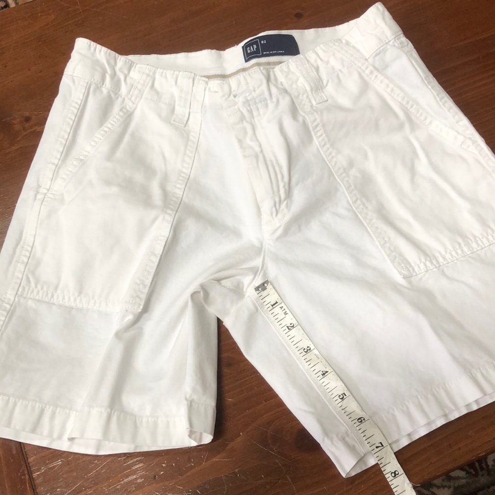 Gap size 2 white shorts